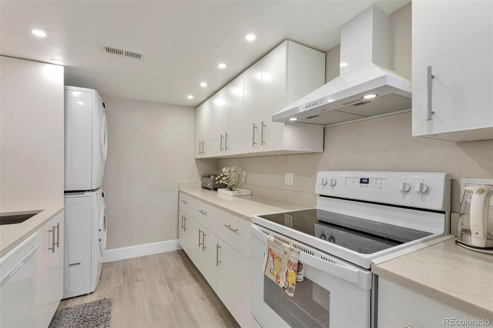 MLS Image #7 for 9195 e lehigh avenue,denver, Colorado