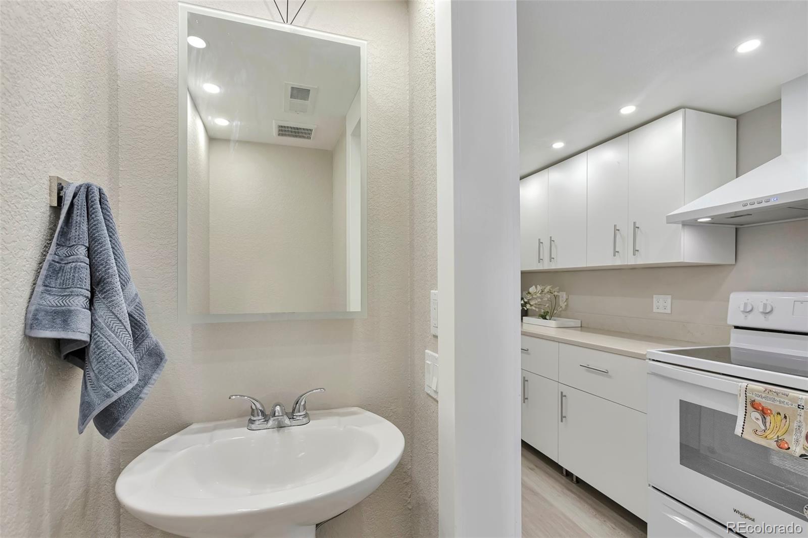 MLS Image #9 for 9195 e lehigh avenue,denver, Colorado