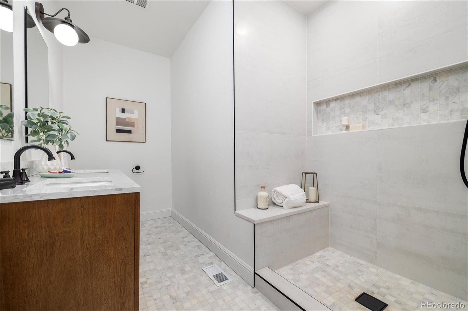 MLS Image #10 for 2355  ivanhoe street,denver, Colorado