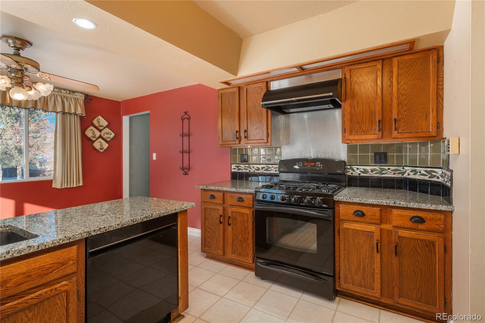 MLS Image #5 for 900  emerald street,broomfield, Colorado