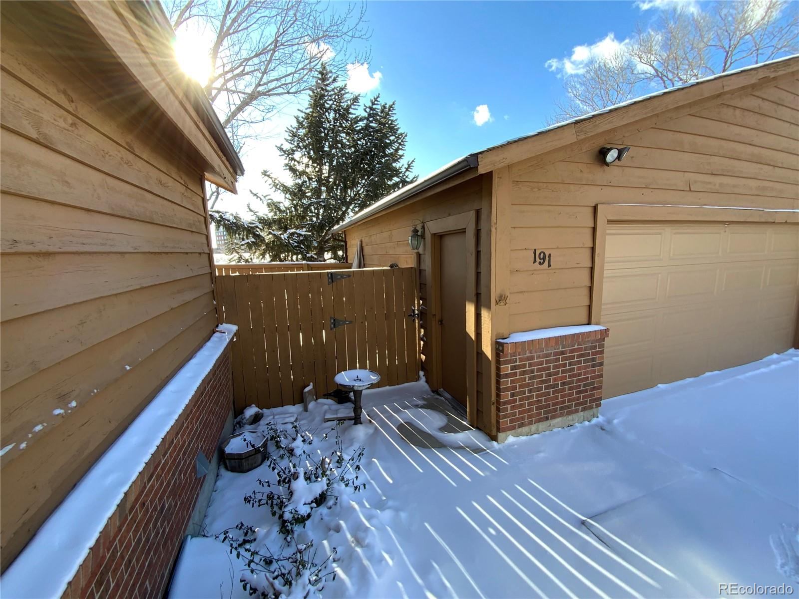 MLS Image #2 for 191 s dearborn circle,aurora, Colorado