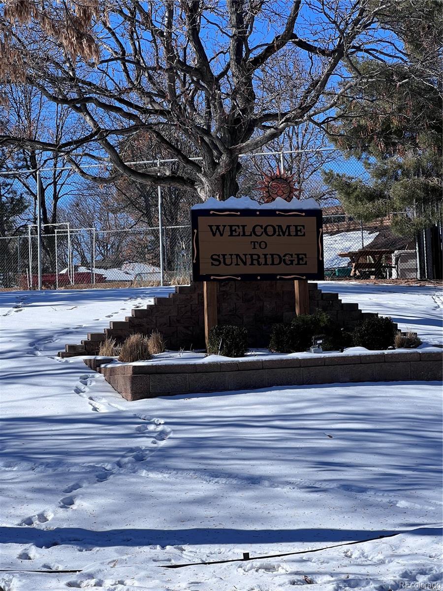MLS Image #3 for 191 s dearborn circle,aurora, Colorado