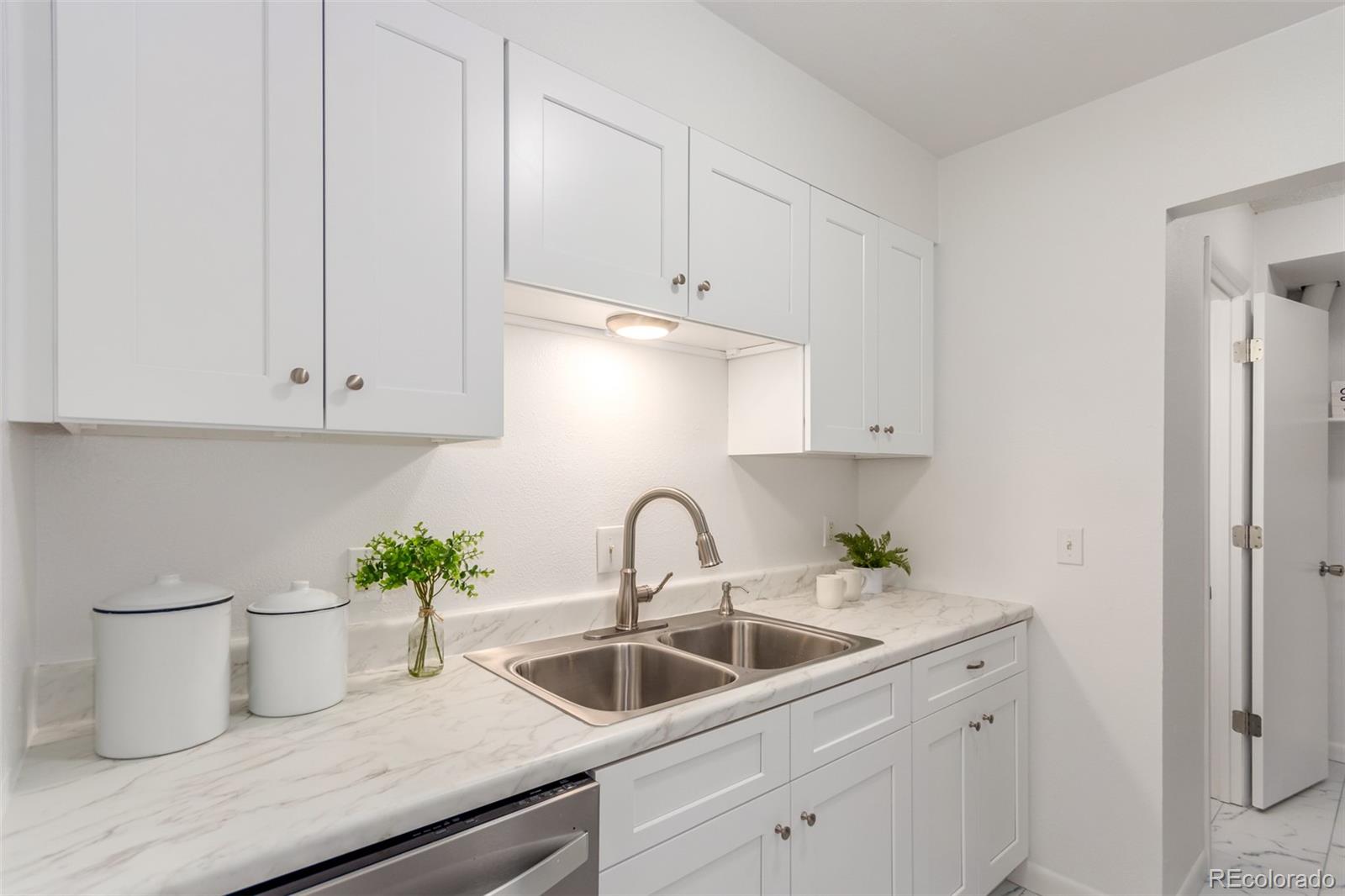 MLS Image #9 for 7995 e mississippi avenue,denver, Colorado