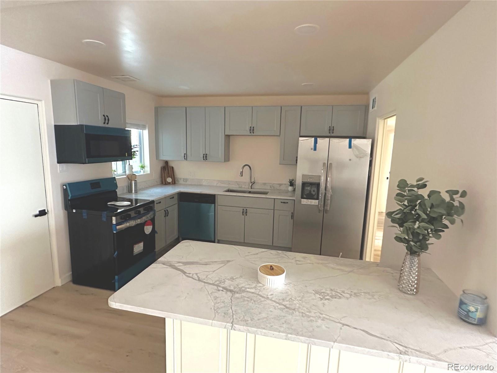 MLS Image #2 for 1120  tucson street,aurora, Colorado