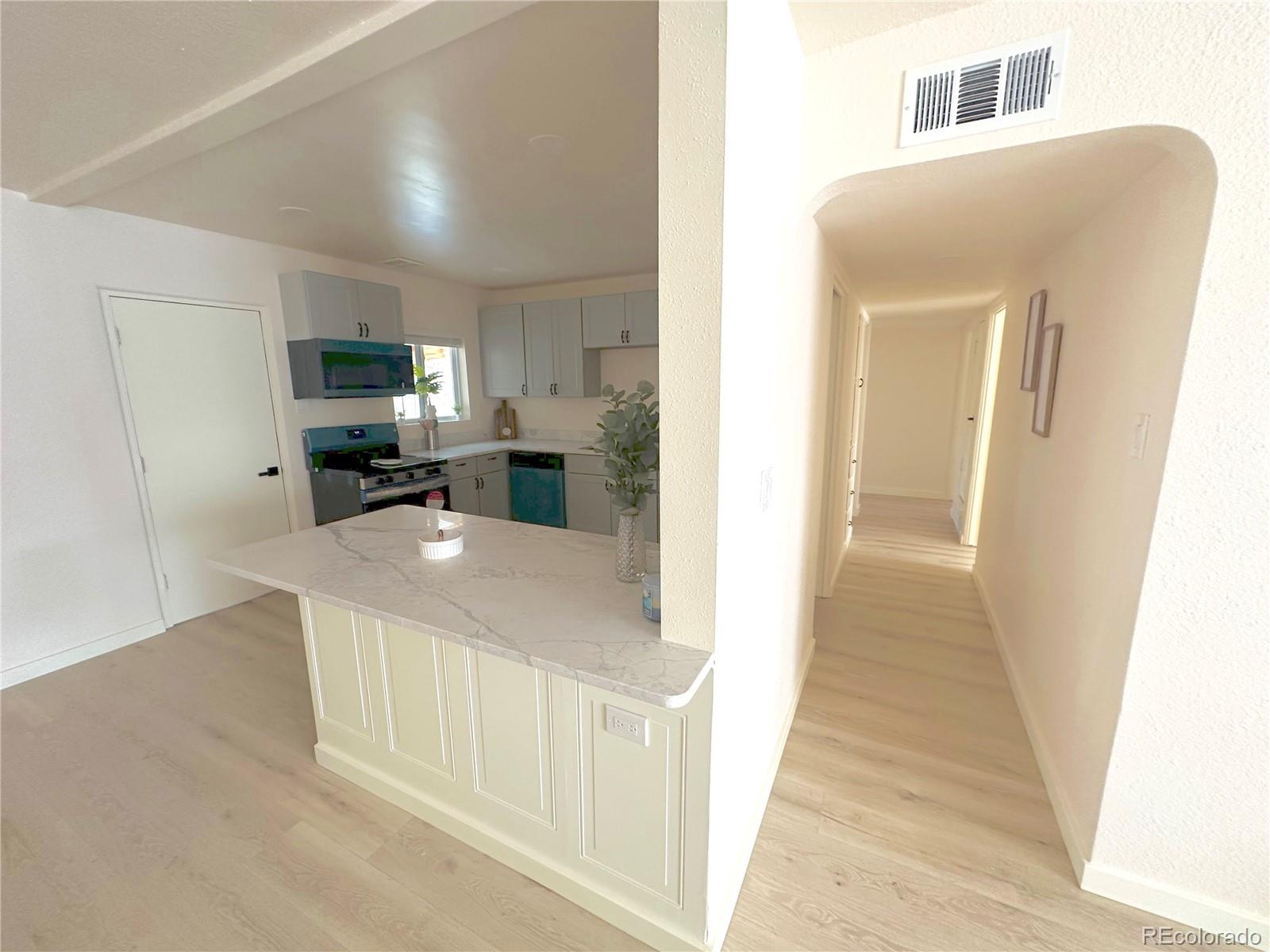 MLS Image #20 for 1120  tucson street,aurora, Colorado