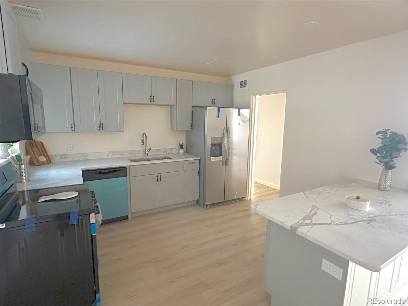 MLS Image #3 for 1120  tucson street,aurora, Colorado