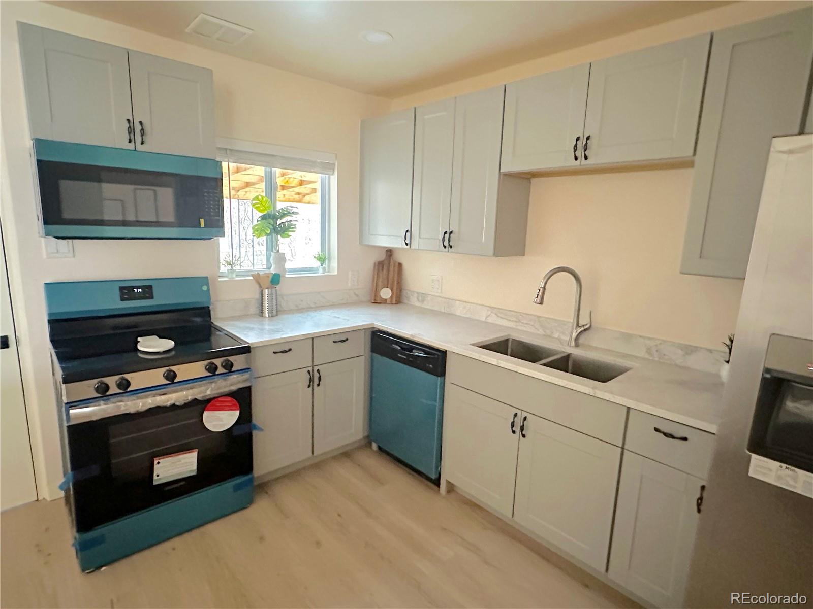MLS Image #4 for 1120  tucson street,aurora, Colorado