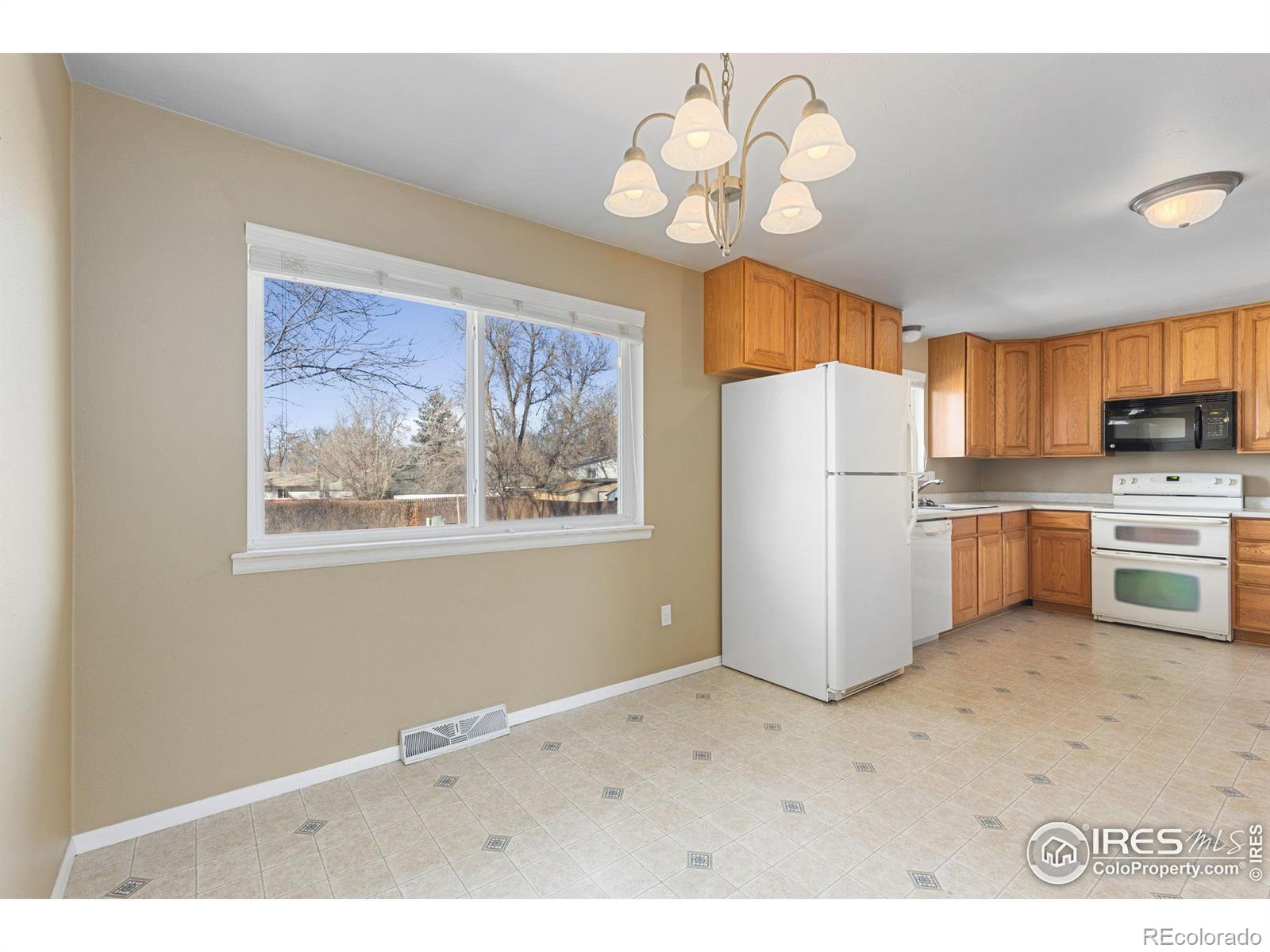 MLS Image #4 for 1537  hilltop drive,longmont, Colorado