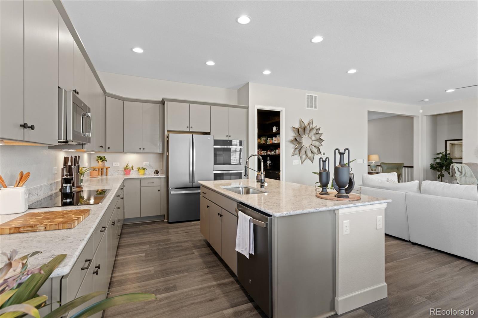 MLS Image #15 for 7033 s waterloo way,aurora, Colorado