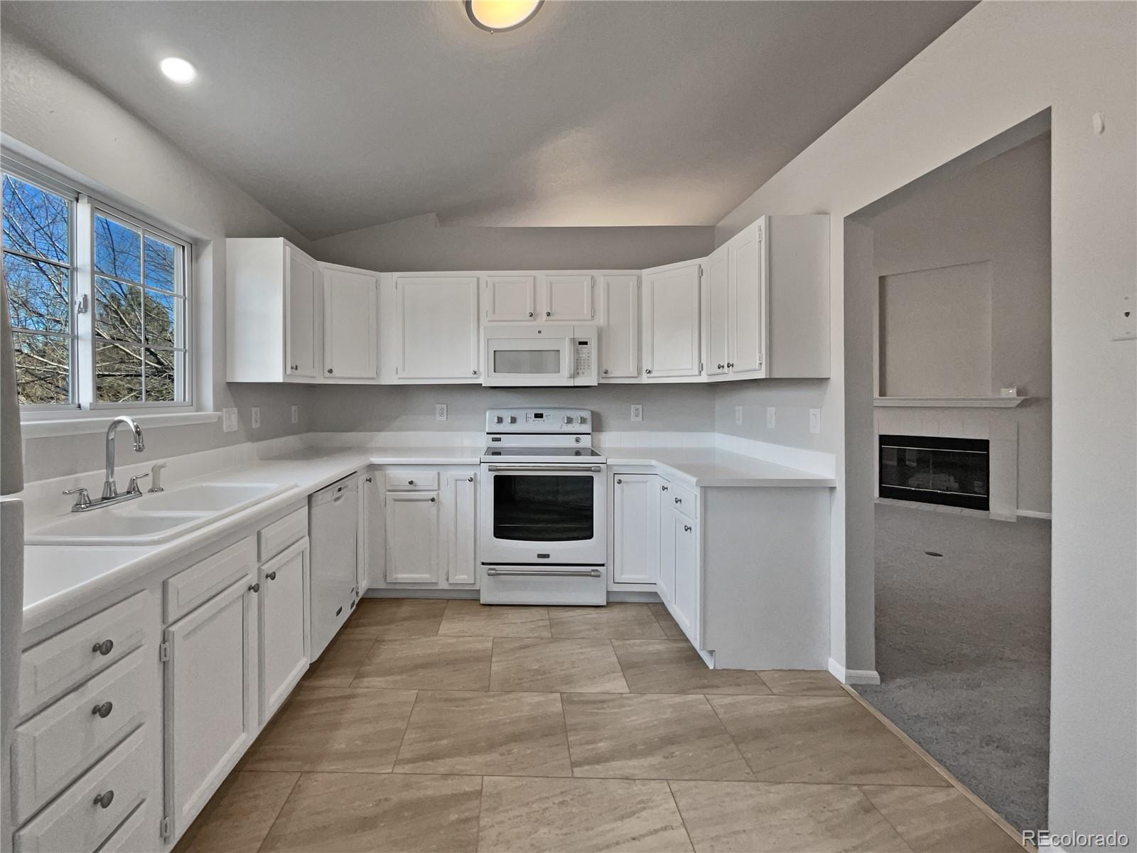 MLS Image #11 for 6442  yank court c,arvada, Colorado