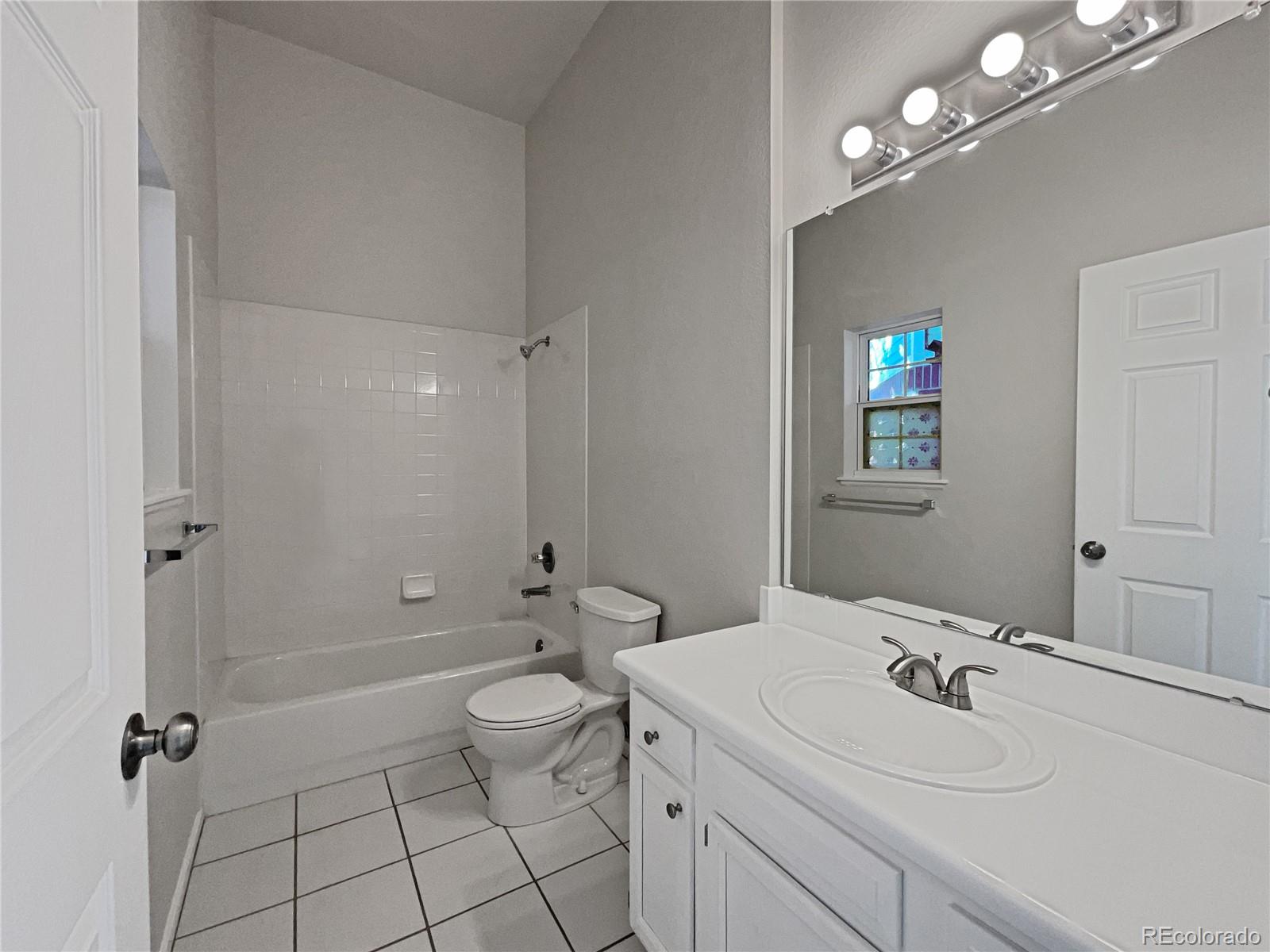MLS Image #14 for 6442  yank court c,arvada, Colorado