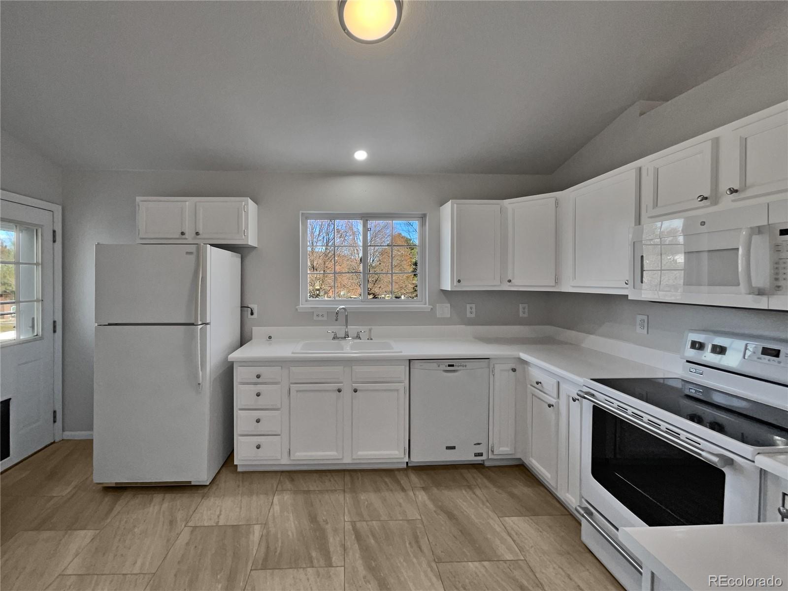 MLS Image #5 for 6442  yank court c,arvada, Colorado