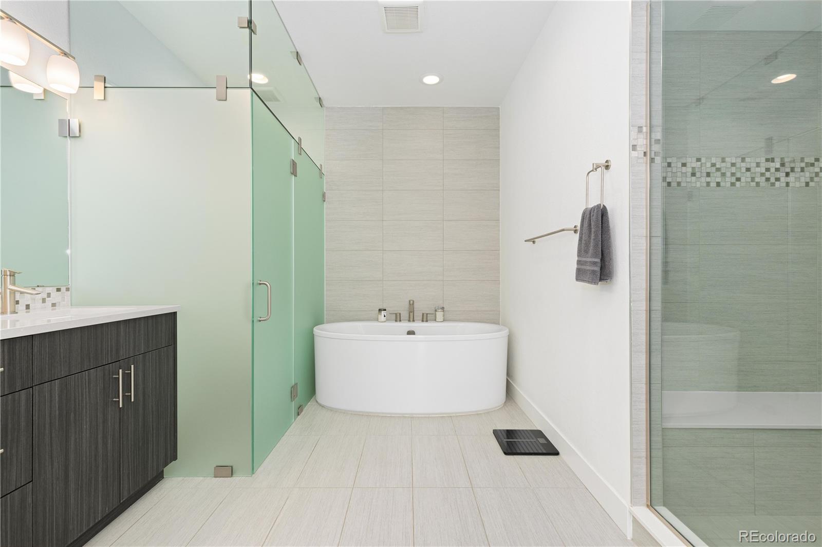 MLS Image #23 for 6860 e lowry boulevard,denver, Colorado