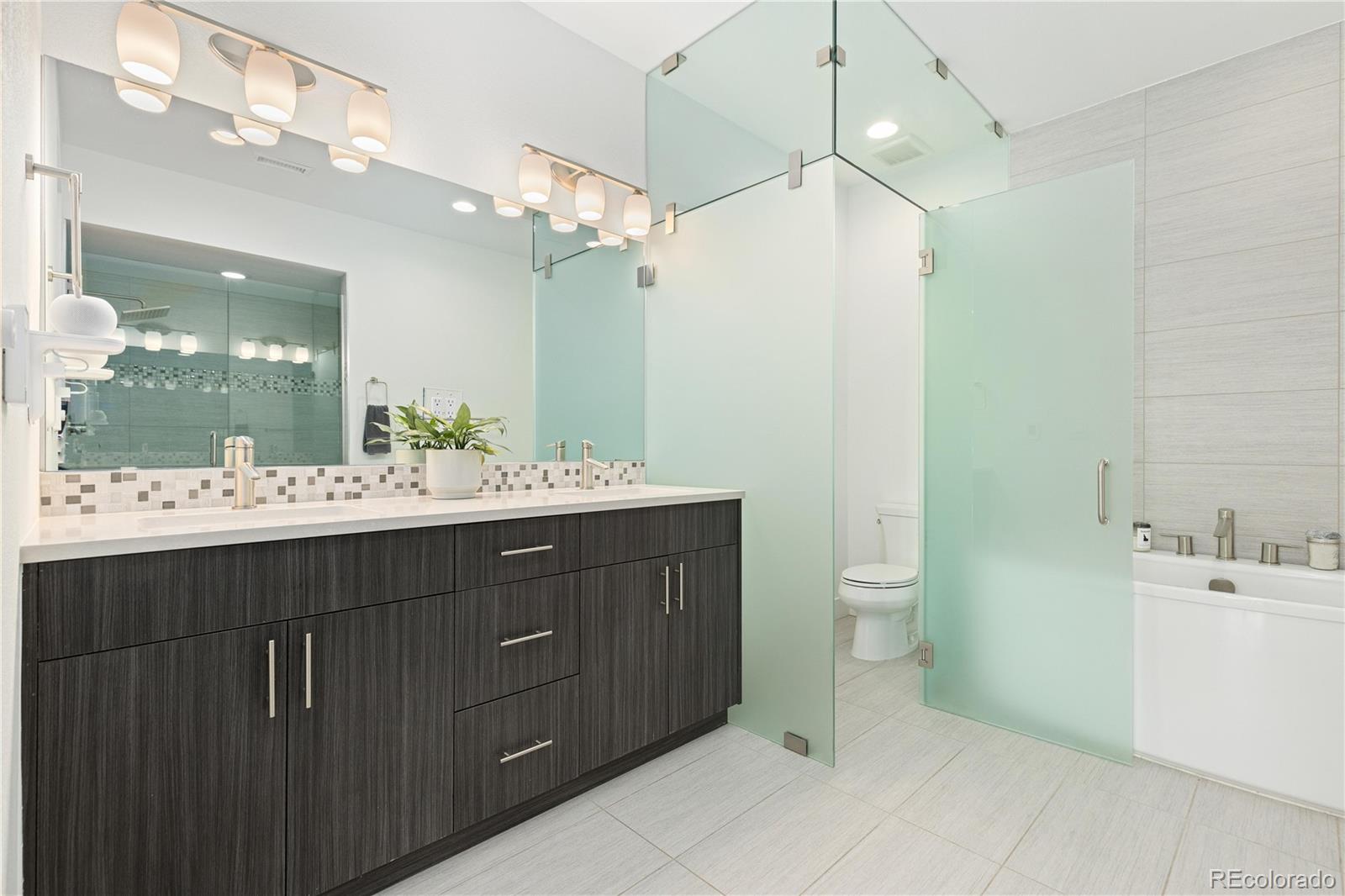 MLS Image #24 for 6860 e lowry boulevard,denver, Colorado