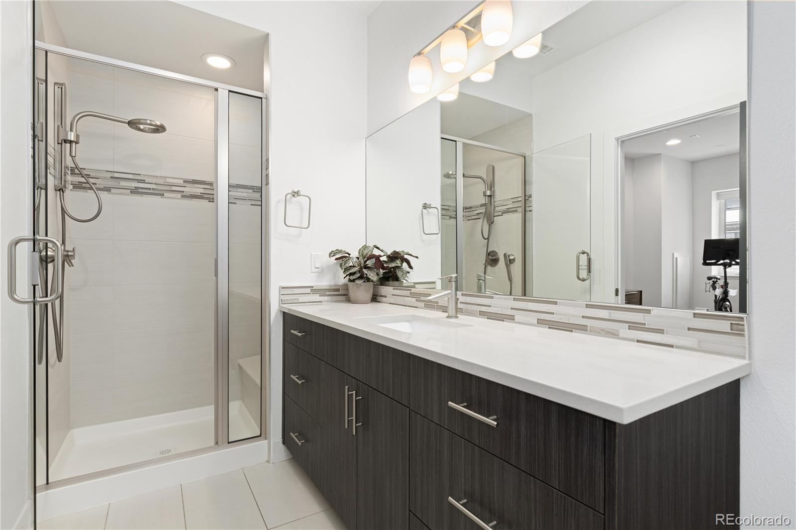 MLS Image #33 for 6860 e lowry boulevard,denver, Colorado