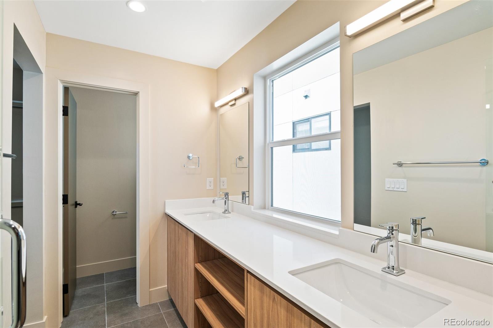 MLS Image #13 for 2325 s high street,denver, Colorado