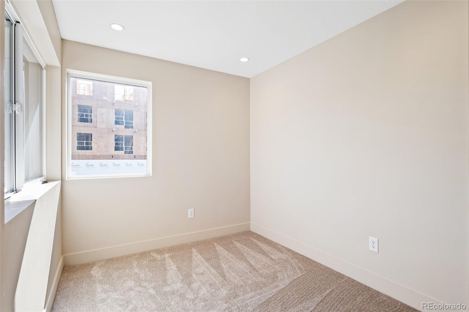 MLS Image #14 for 2325 s high street,denver, Colorado