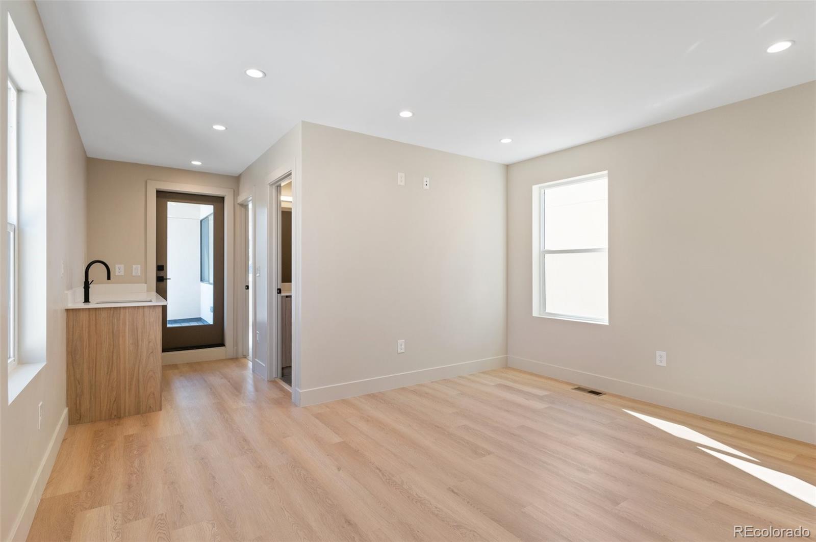 MLS Image #15 for 2325 s high street,denver, Colorado