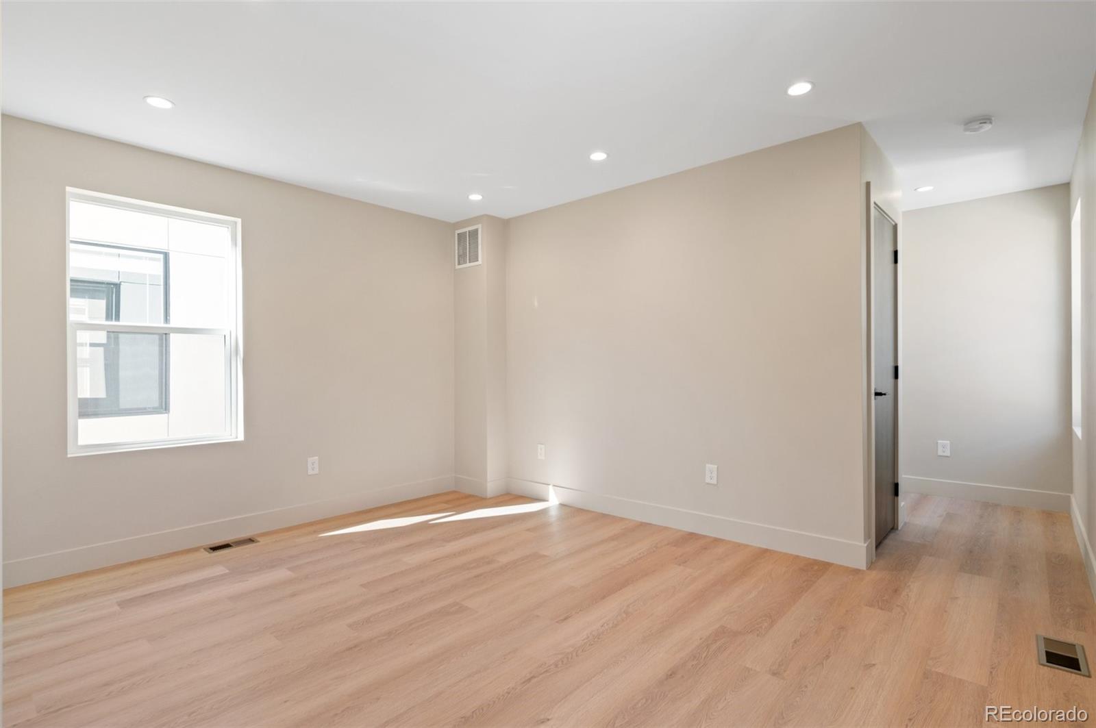 MLS Image #16 for 2325 s high street,denver, Colorado