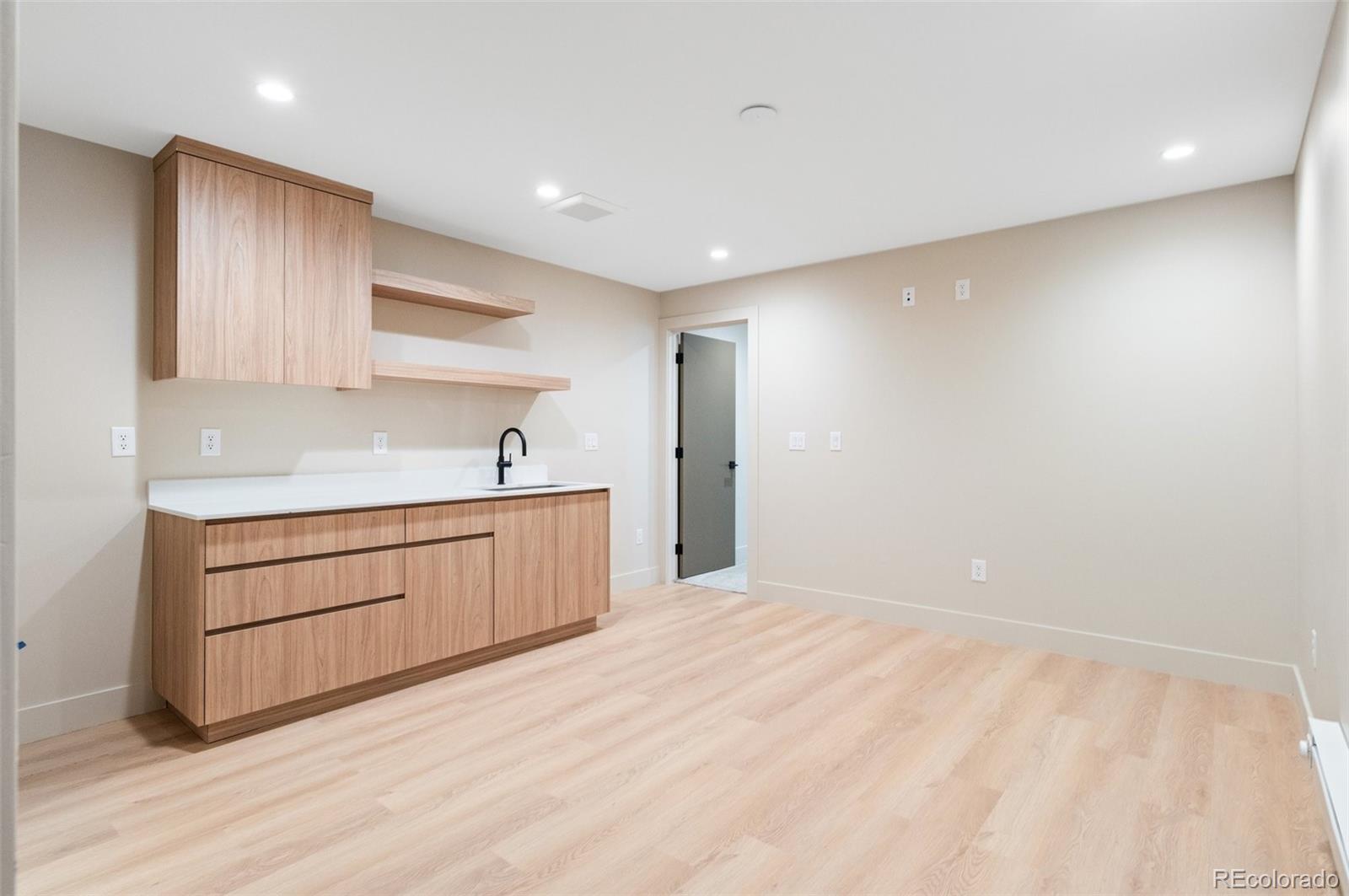 MLS Image #19 for 2325 s high street,denver, Colorado