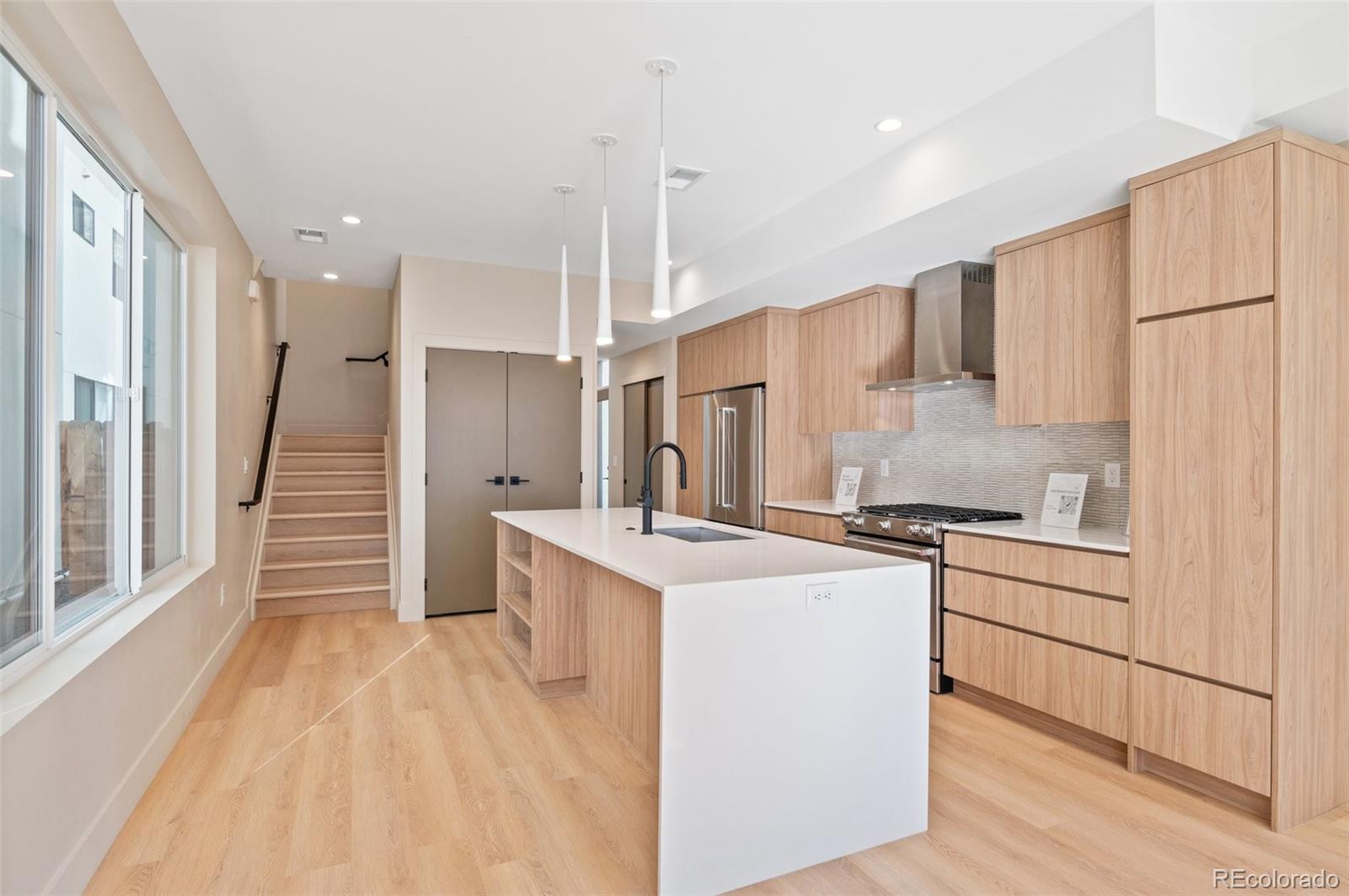 MLS Image #6 for 2325 s high street,denver, Colorado