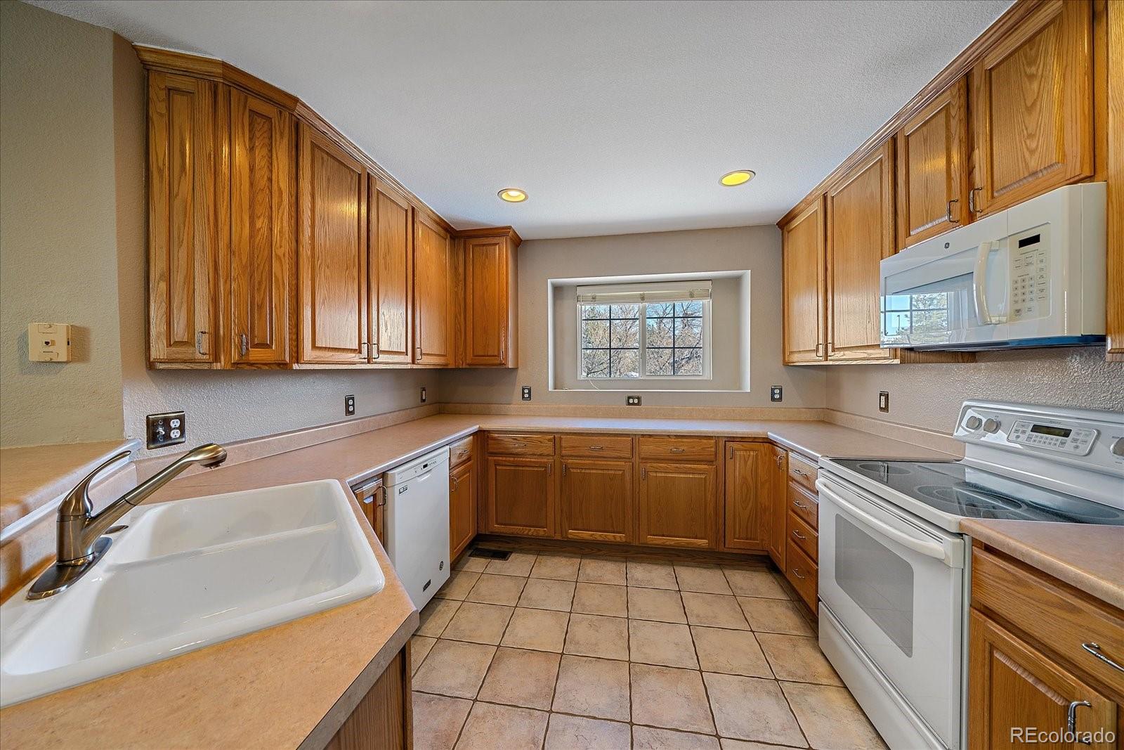 MLS Image #11 for 7660 s buchanan way ,aurora, Colorado