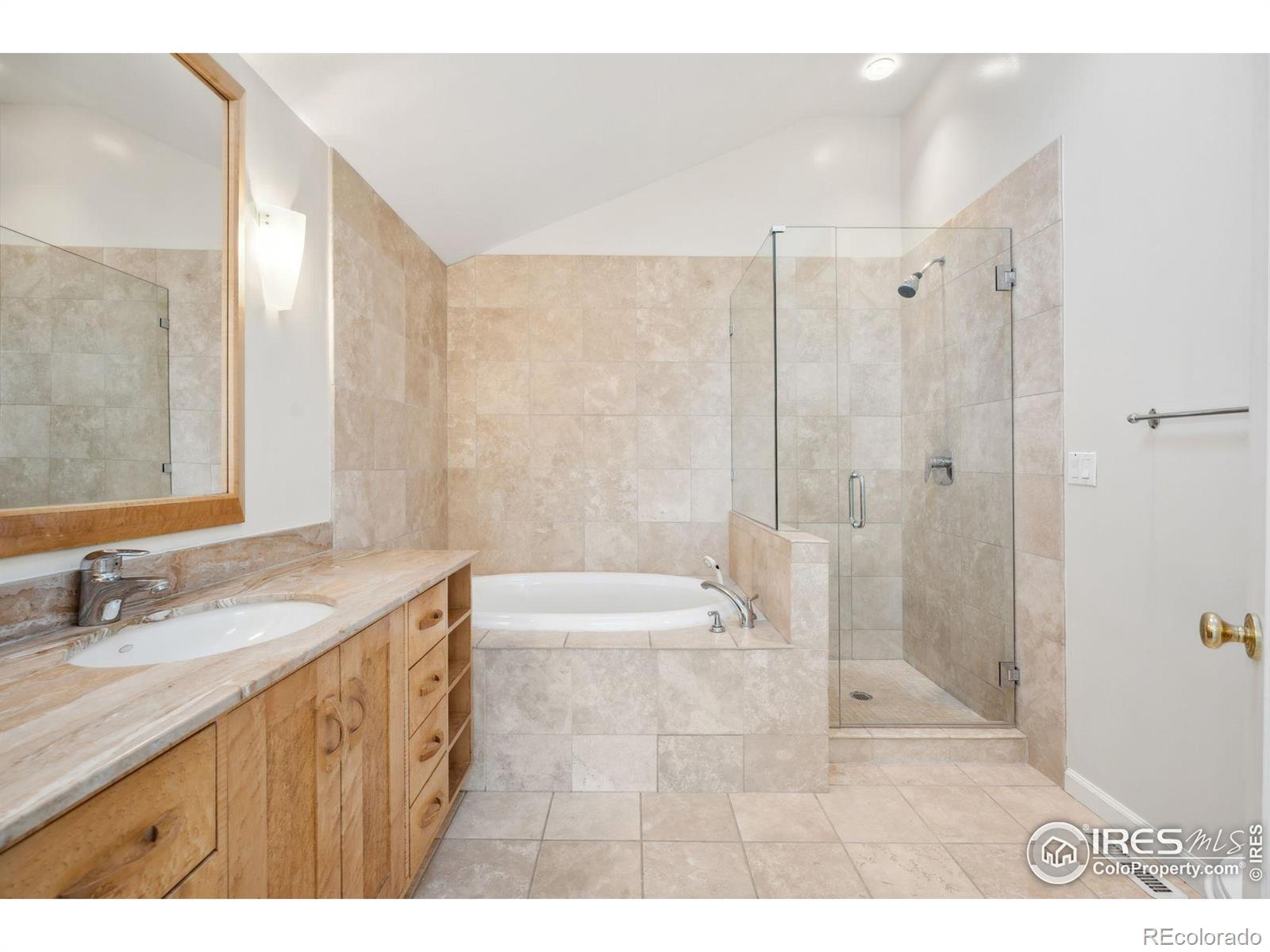 MLS Image #16 for 2430 w long circle,littleton, Colorado