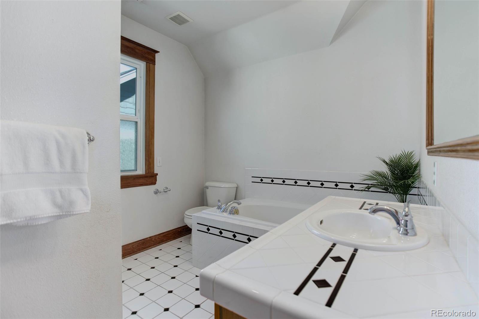 MLS Image #16 for 515 s grant street,denver, Colorado