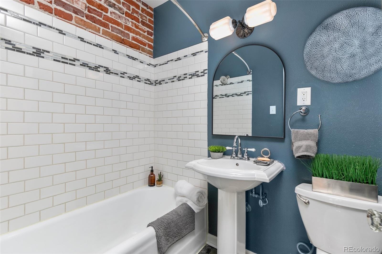 MLS Image #14 for 2533 e 11th avenue 104,denver, Colorado