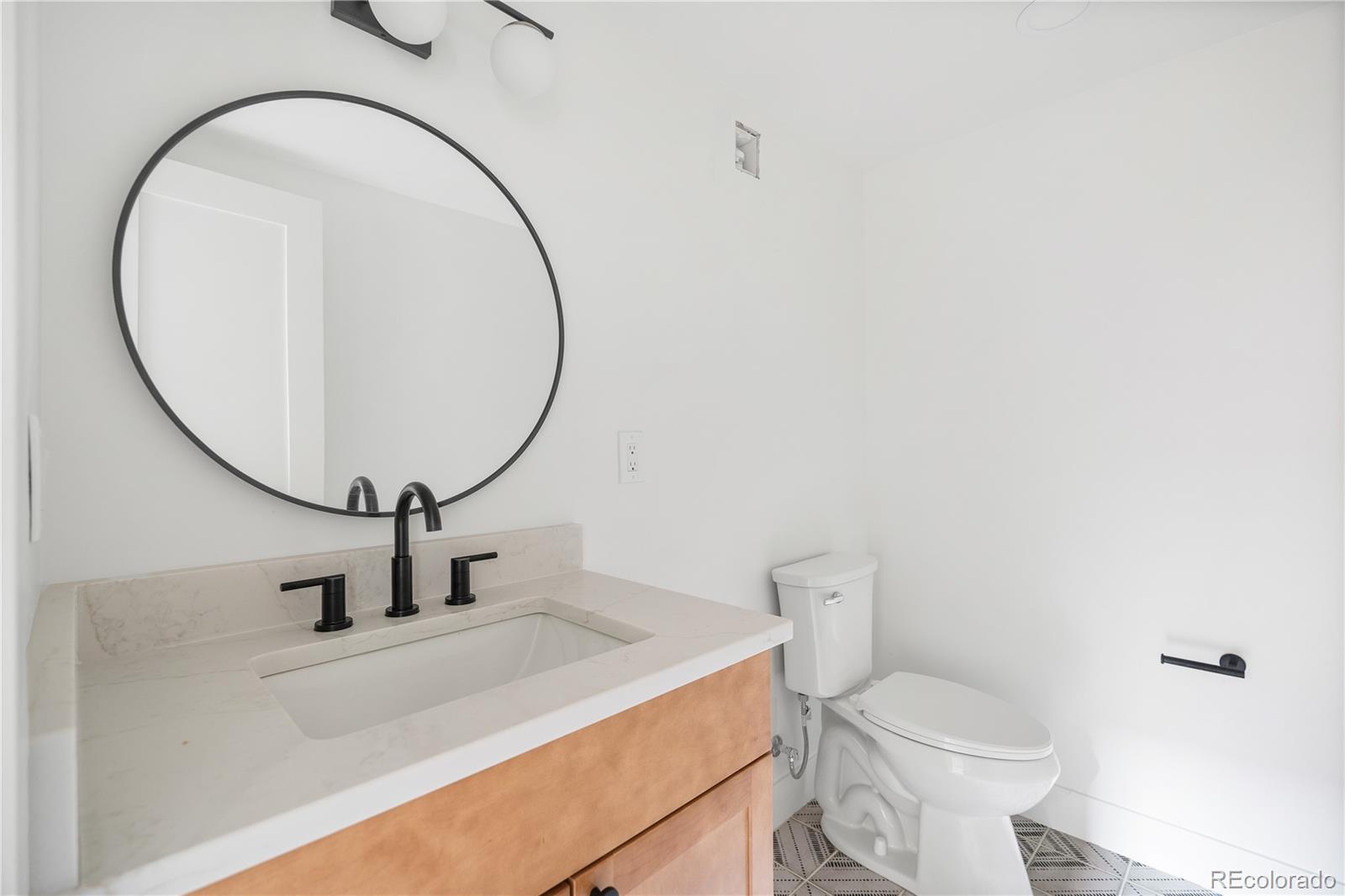 MLS Image #36 for 3860 s spruce street,denver, Colorado