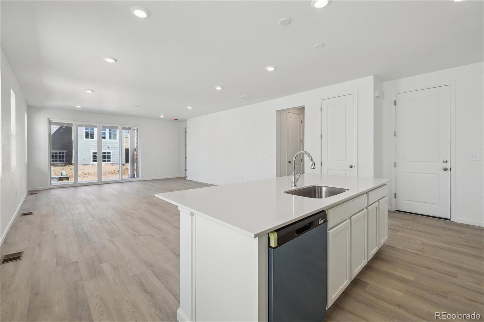MLS Image #10 for 24779 e 39th avenue,aurora, Colorado