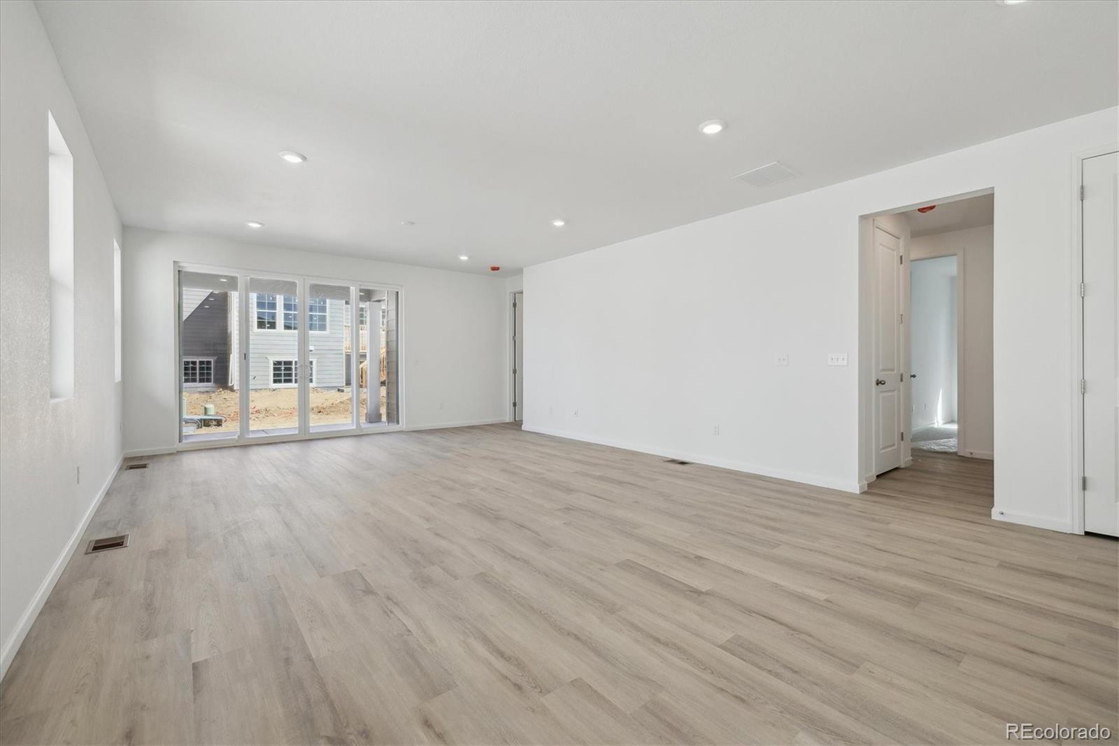 MLS Image #11 for 24779 e 39th avenue,aurora, Colorado