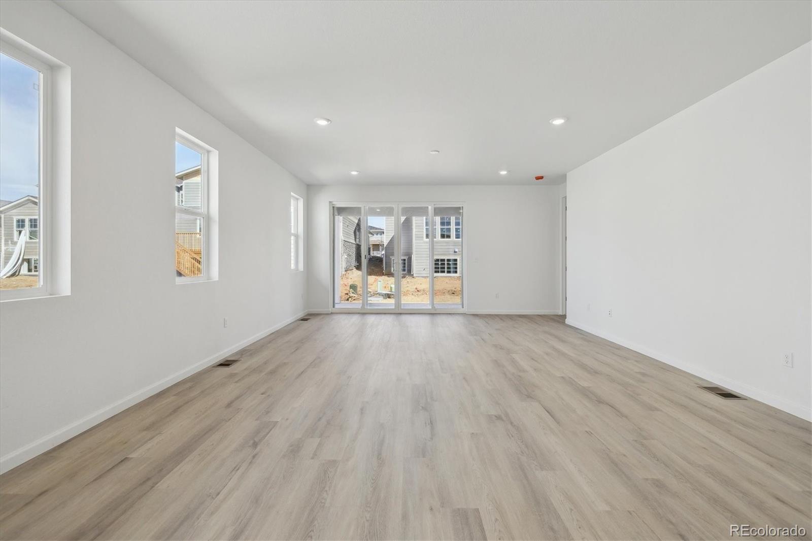 MLS Image #12 for 24779 e 39th avenue,aurora, Colorado