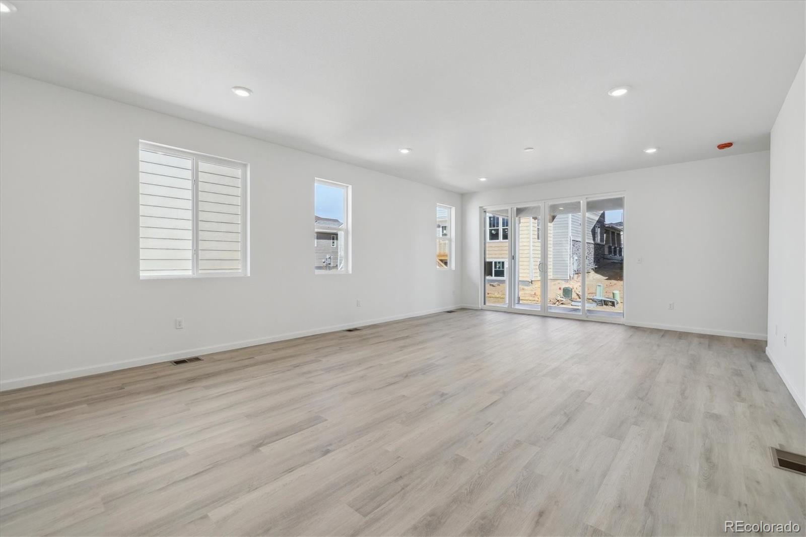 MLS Image #13 for 24779 e 39th avenue,aurora, Colorado