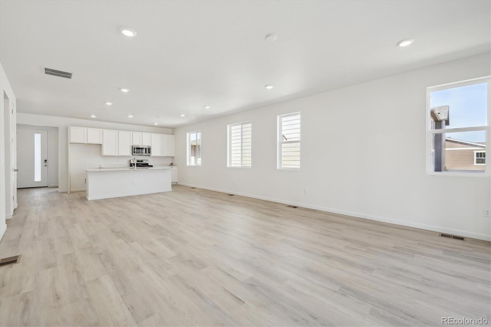 MLS Image #14 for 24779 e 39th avenue,aurora, Colorado