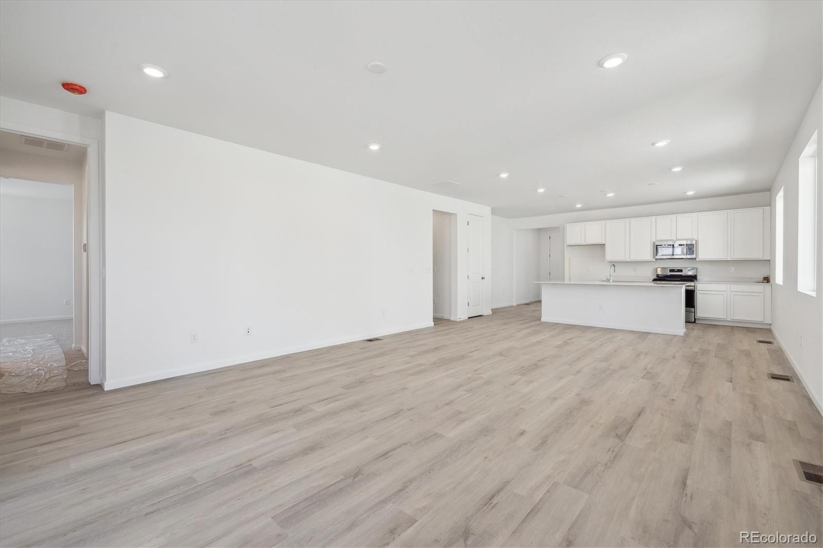 MLS Image #15 for 24779 e 39th avenue,aurora, Colorado