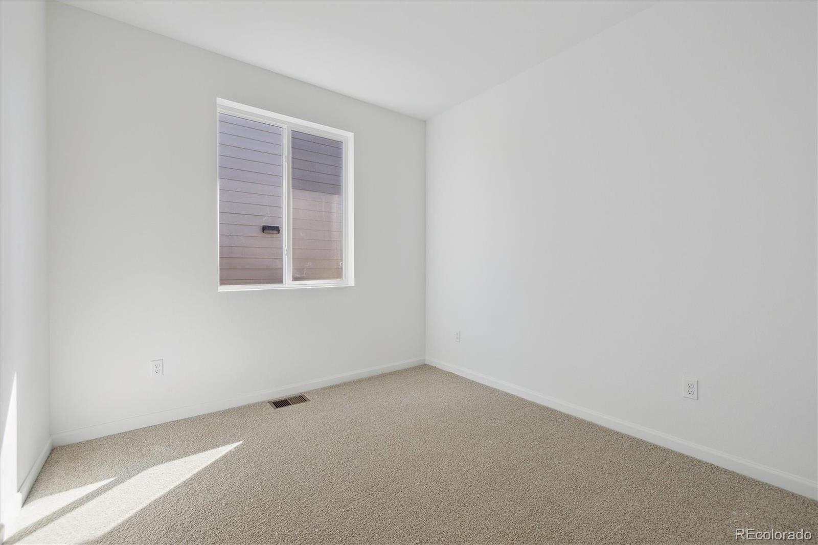 MLS Image #16 for 24779 e 39th avenue,aurora, Colorado