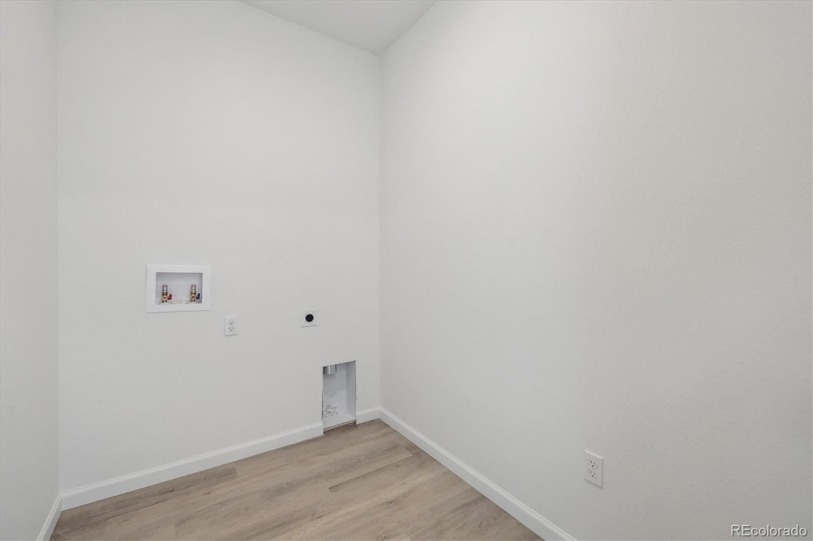 MLS Image #21 for 24779 e 39th avenue,aurora, Colorado