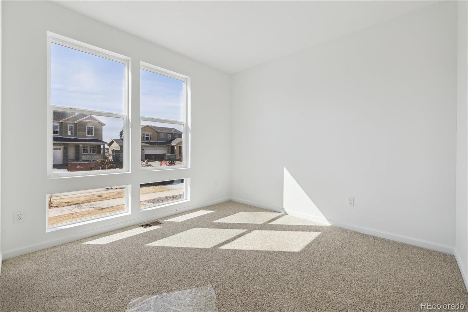MLS Image #5 for 24779 e 39th avenue,aurora, Colorado