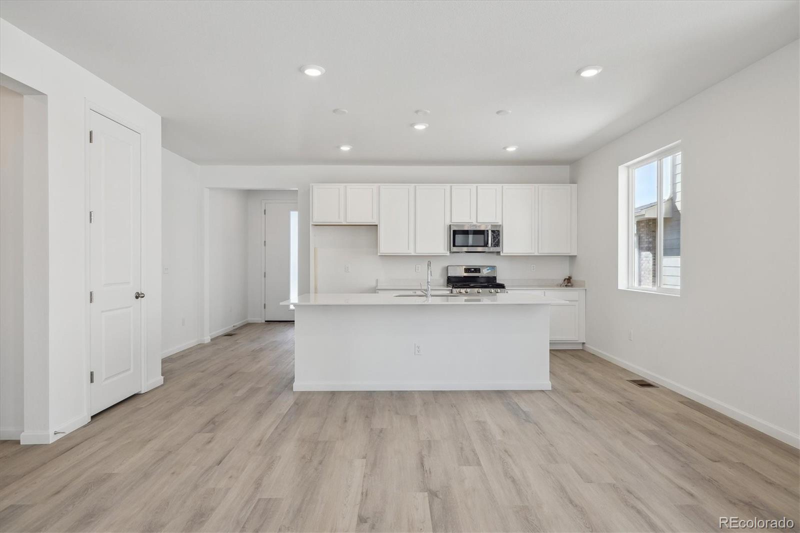 MLS Image #7 for 24779 e 39th avenue,aurora, Colorado