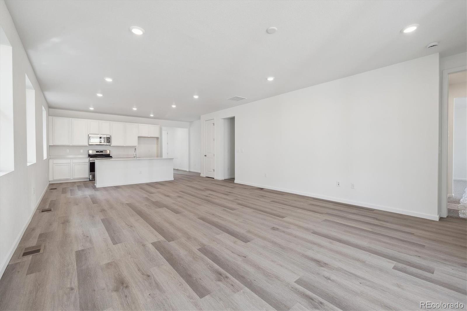 MLS Image #12 for 24719 e 39th avenue,aurora, Colorado