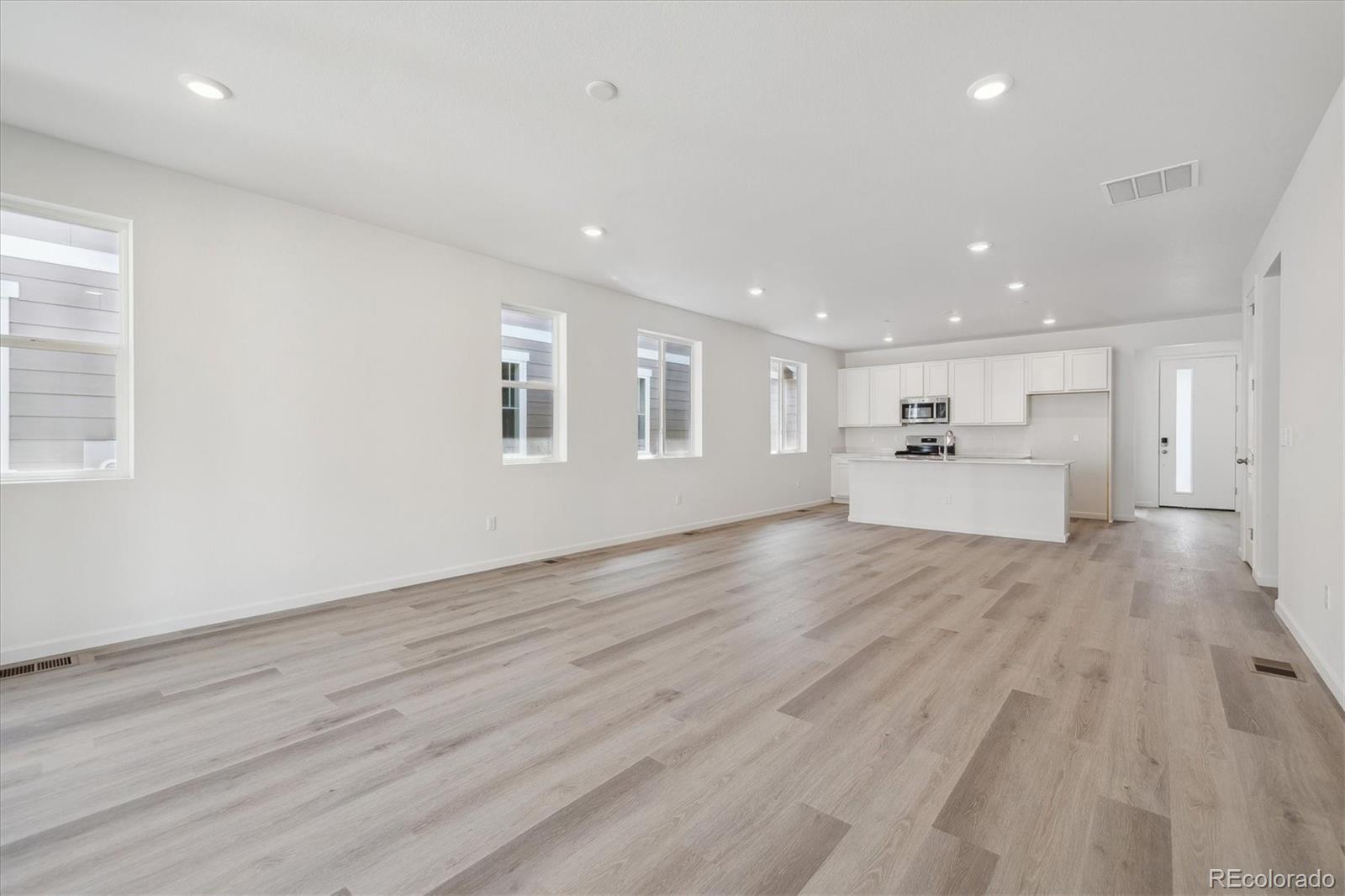 MLS Image #13 for 24719 e 39th avenue,aurora, Colorado