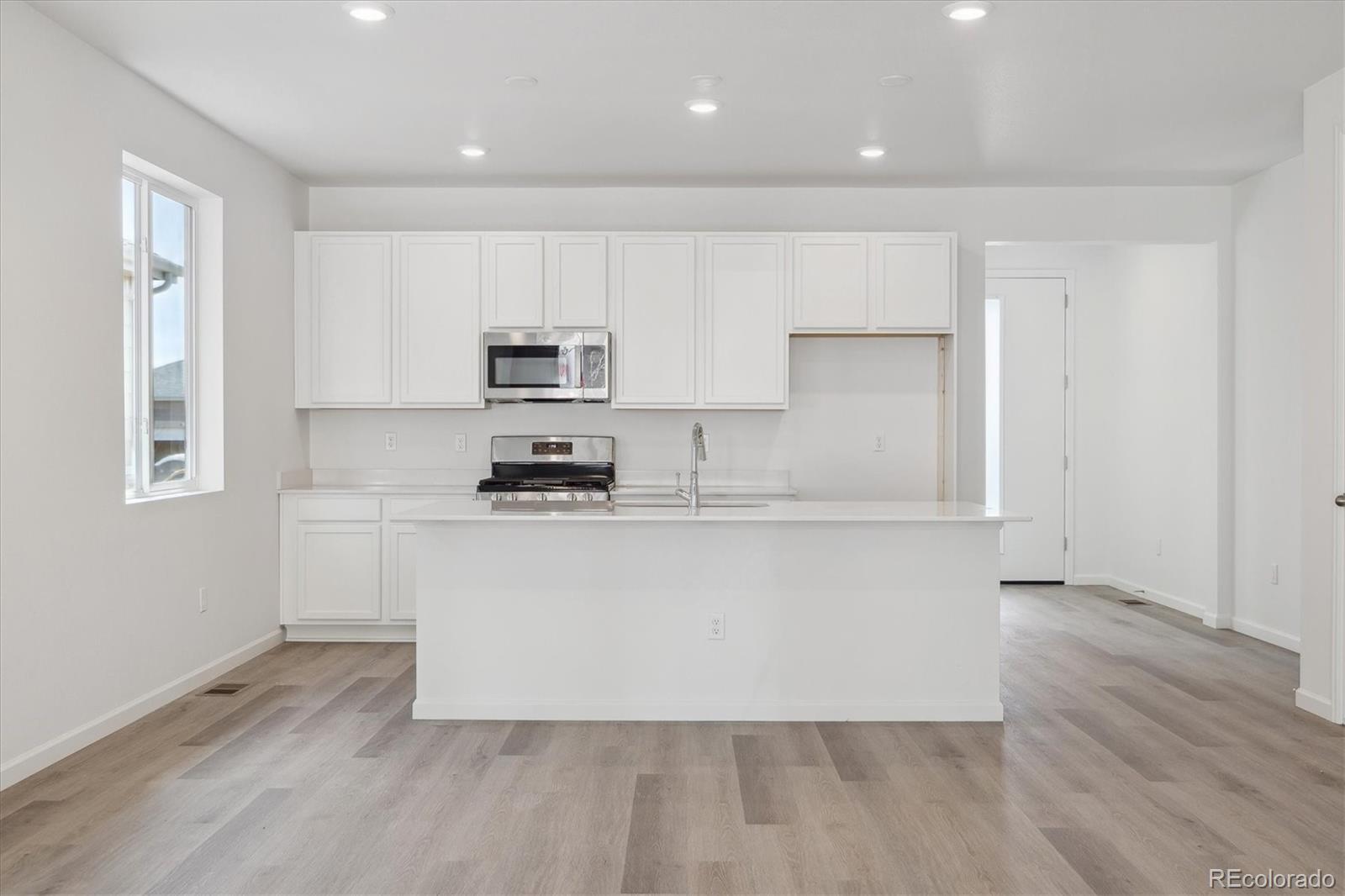 MLS Image #14 for 24719 e 39th avenue,aurora, Colorado