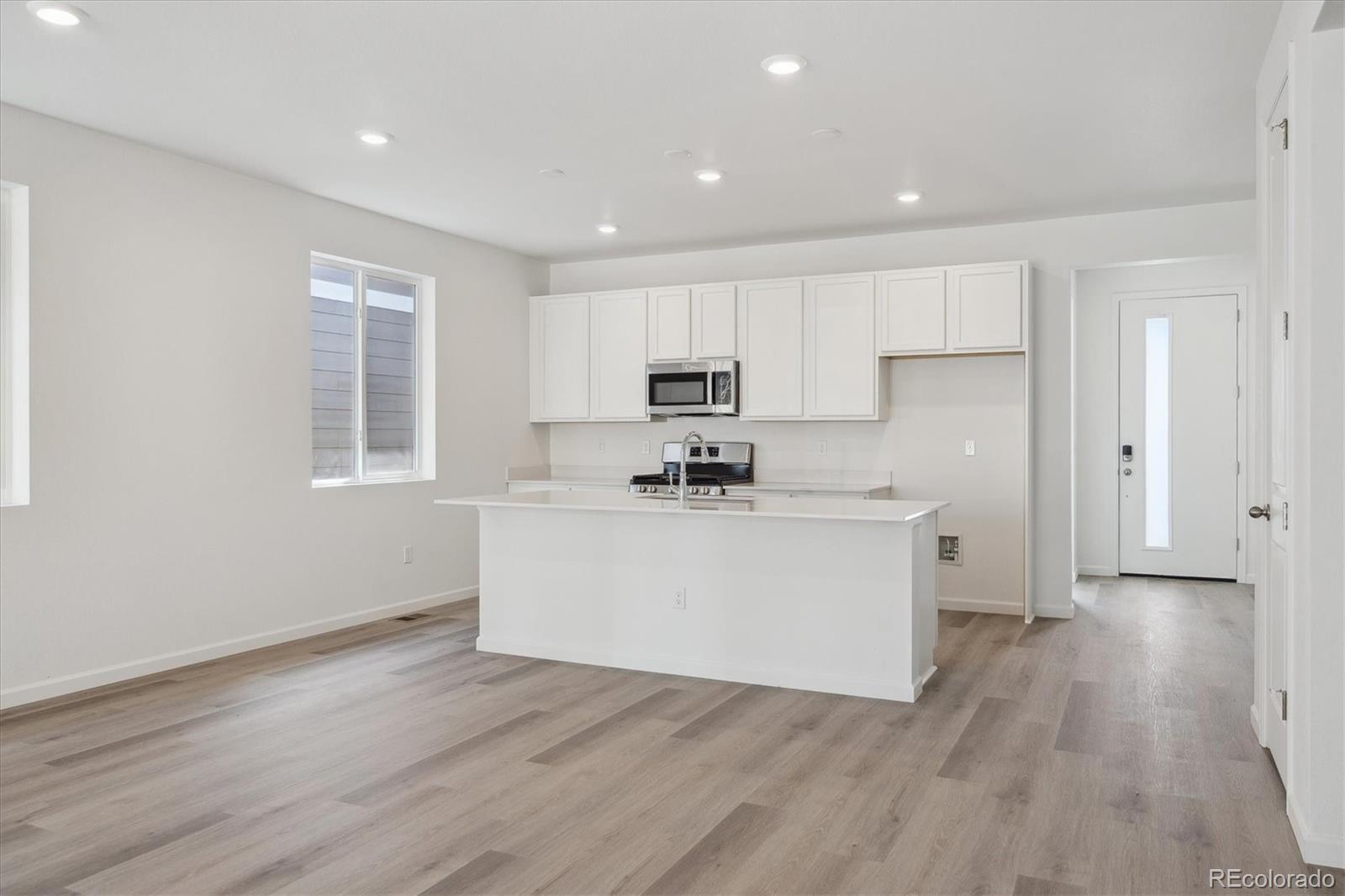 MLS Image #15 for 24719 e 39th avenue,aurora, Colorado