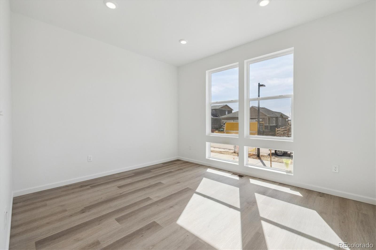 MLS Image #5 for 24719 e 39th avenue,aurora, Colorado