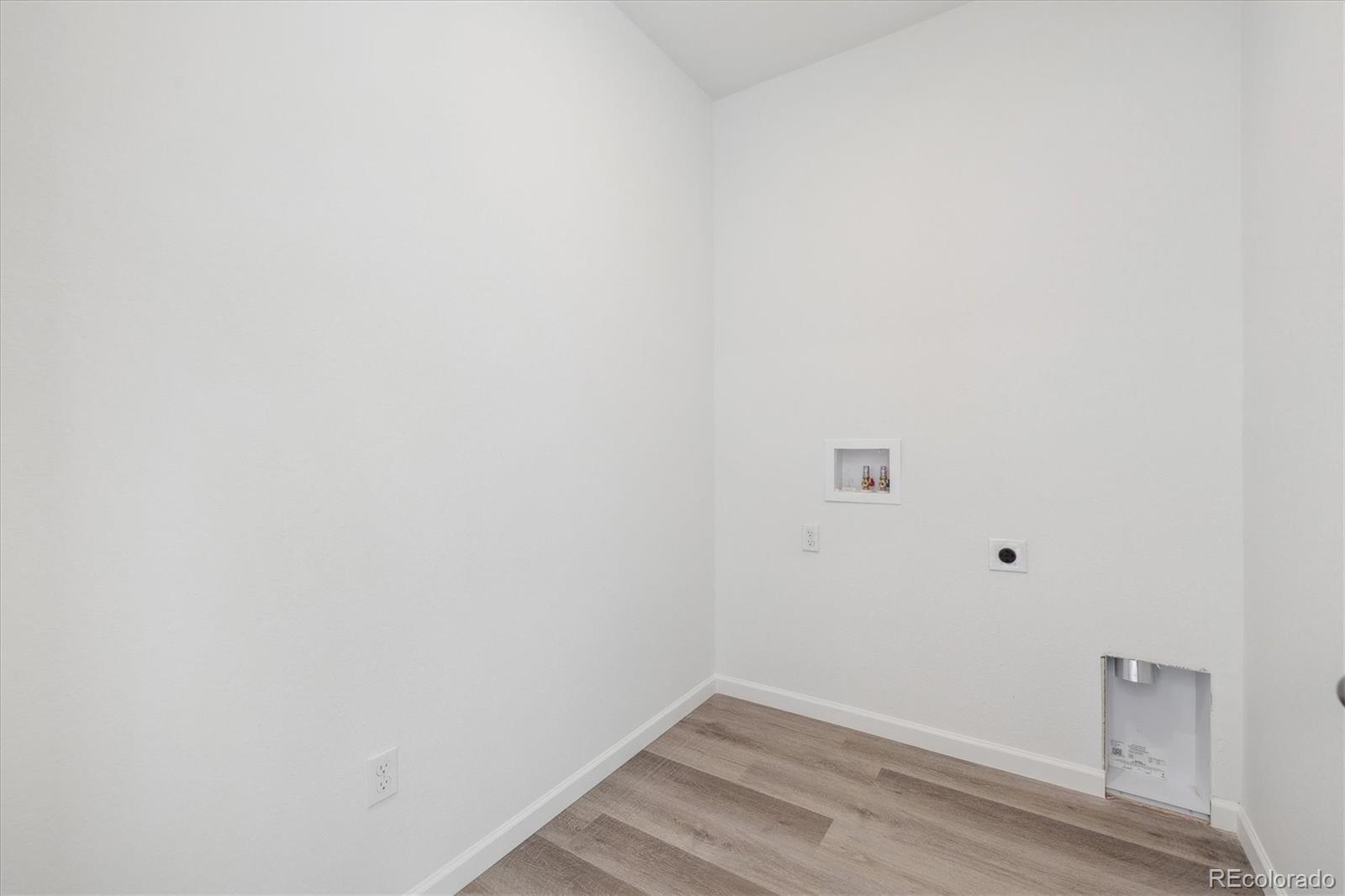MLS Image #6 for 24719 e 39th avenue,aurora, Colorado