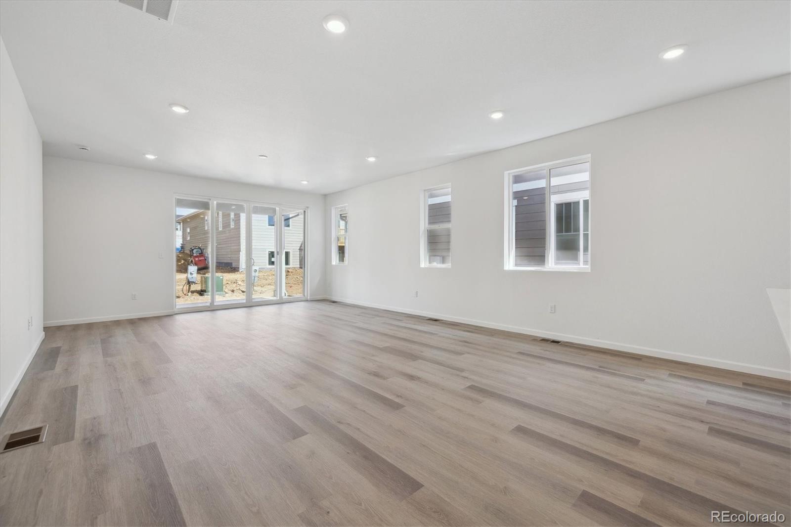 MLS Image #8 for 24719 e 39th avenue,aurora, Colorado