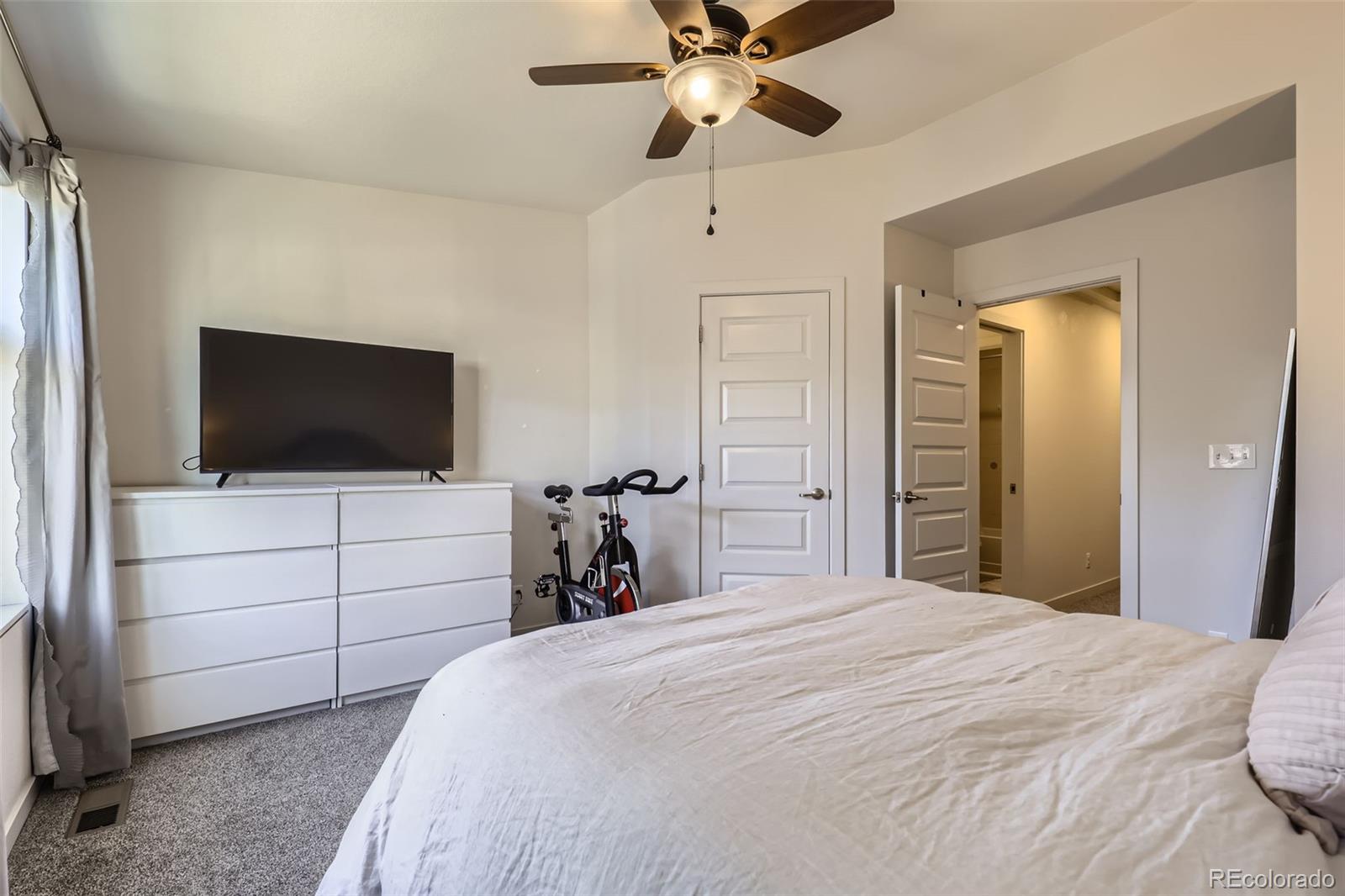 MLS Image #15 for 8851 e 55th avenue,denver, Colorado