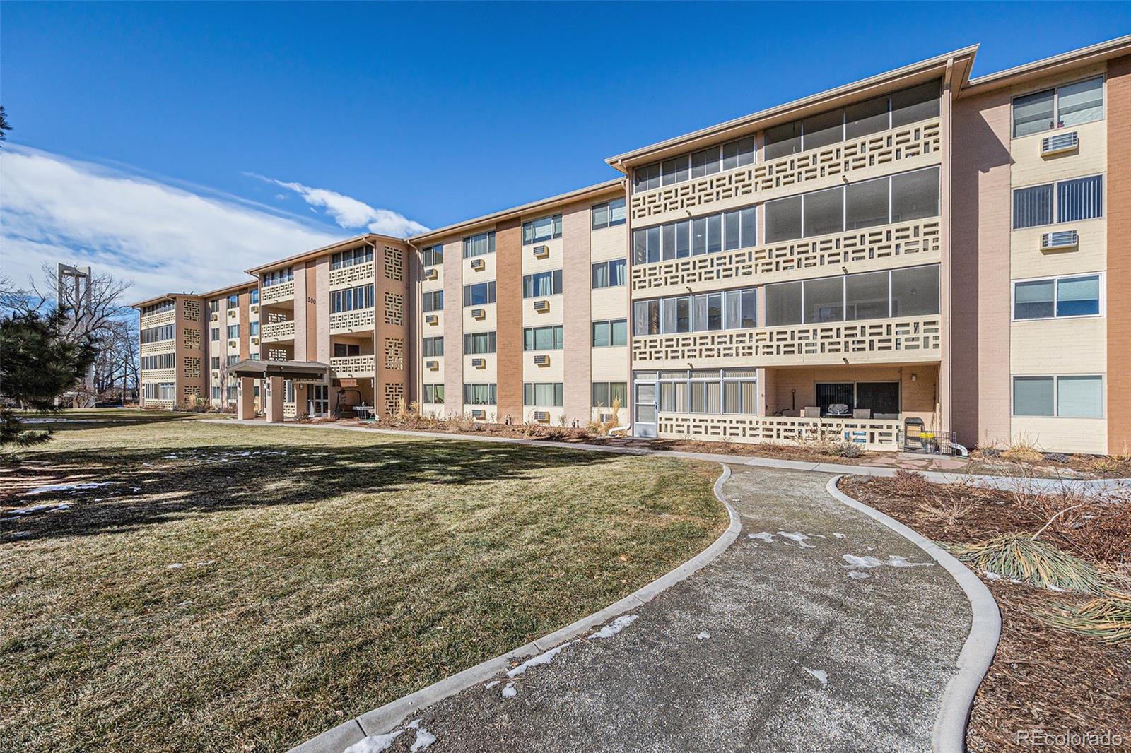 MLS Image #9 for 300 s clinton street,denver, Colorado