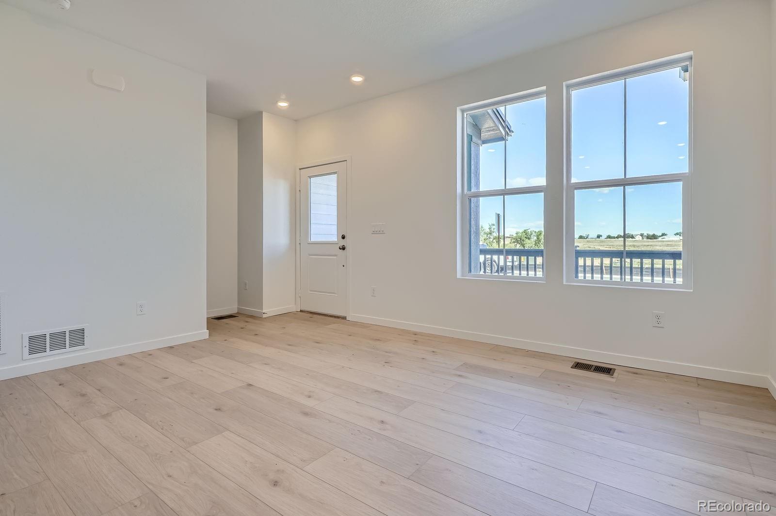 MLS Image #2 for 6562  arbor boulevard,thornton, Colorado